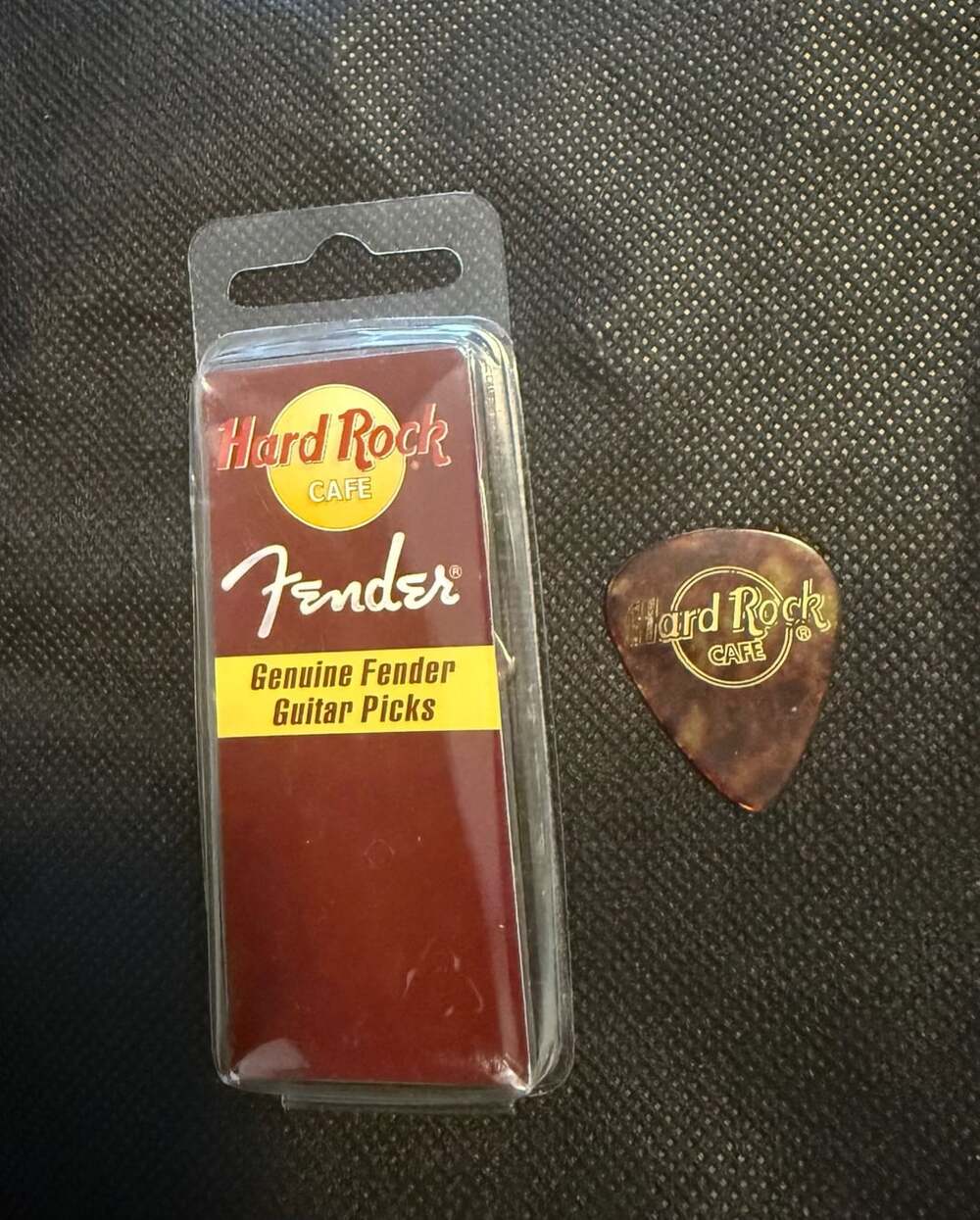 Hard Rock Cafe Fender Guitar Picks - Medium Shell